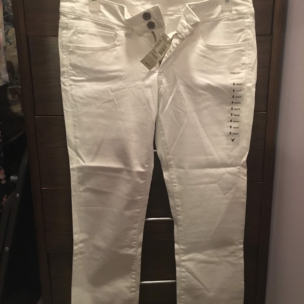 American Eagle Artist Crop White Capris - Size 6